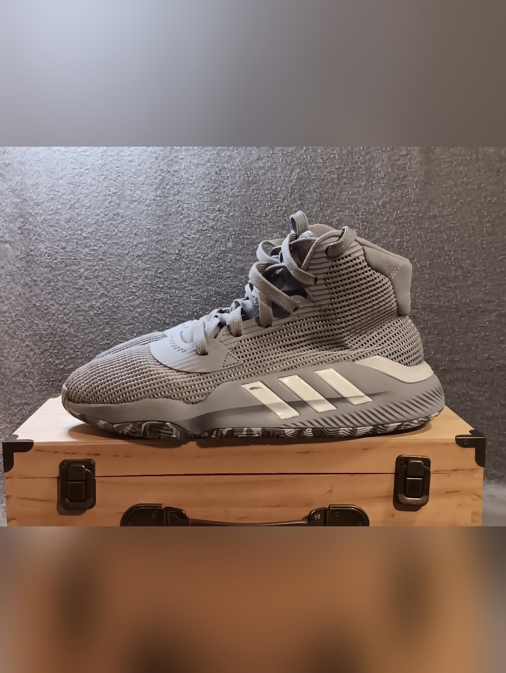 Adidas Men's Pro Bounce Basketball Shoes, Size 8